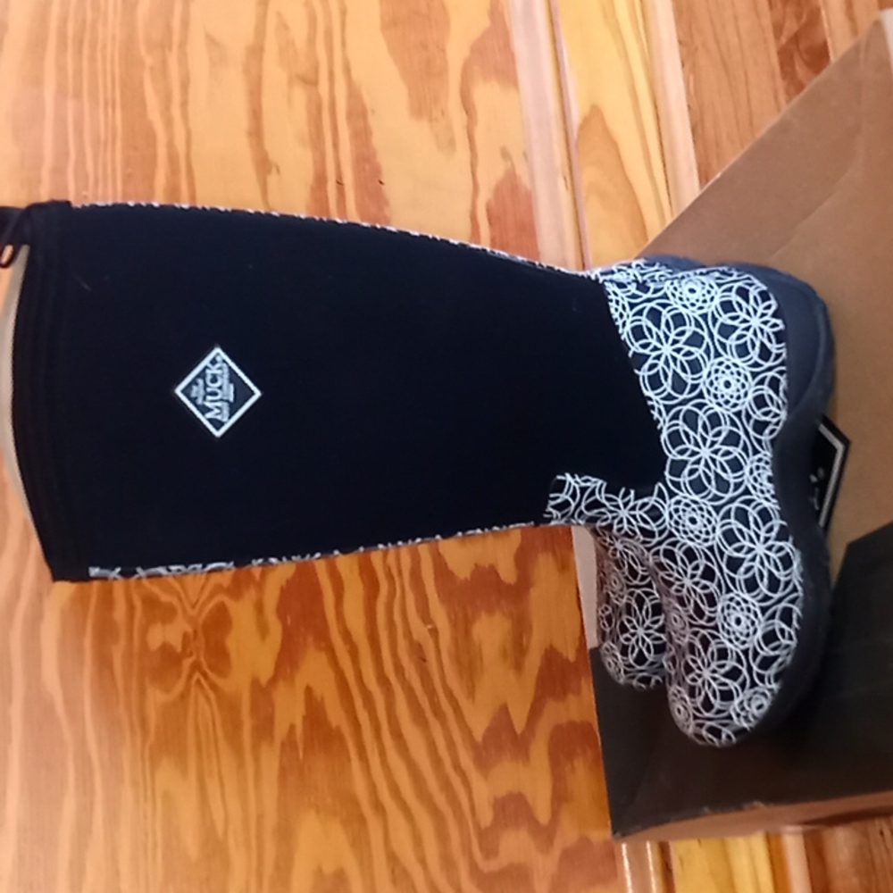 Black Swirl Muck Boots